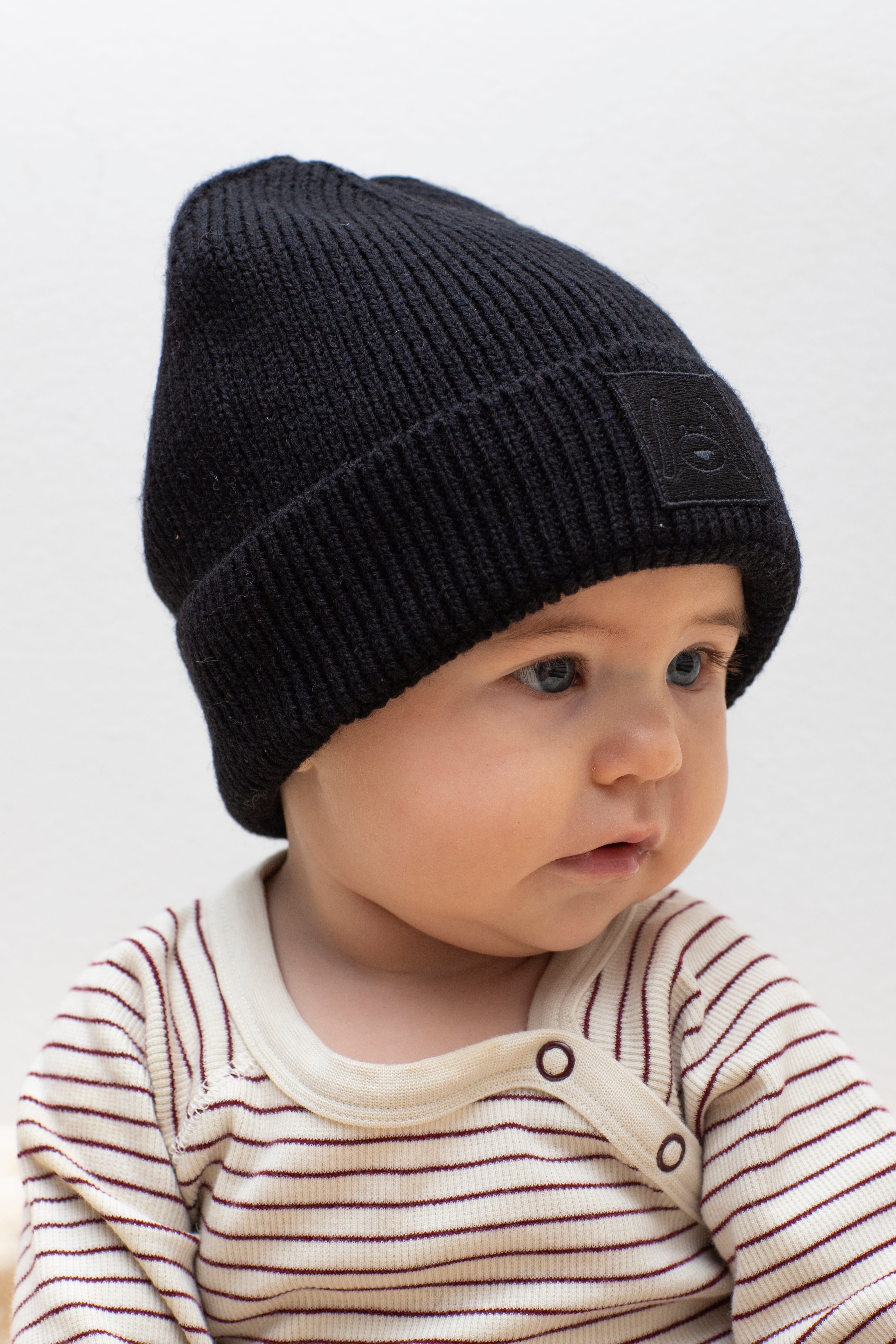 Knitted hat Black Doddi