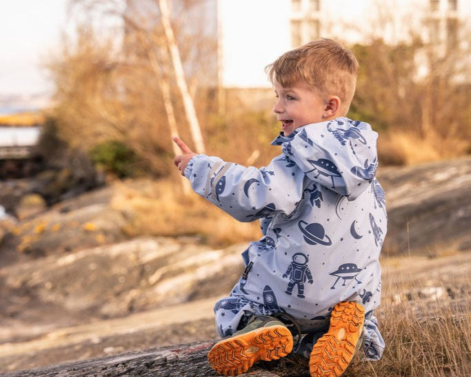 Vad är skillnaden mellan regnkläder & skalkläder?