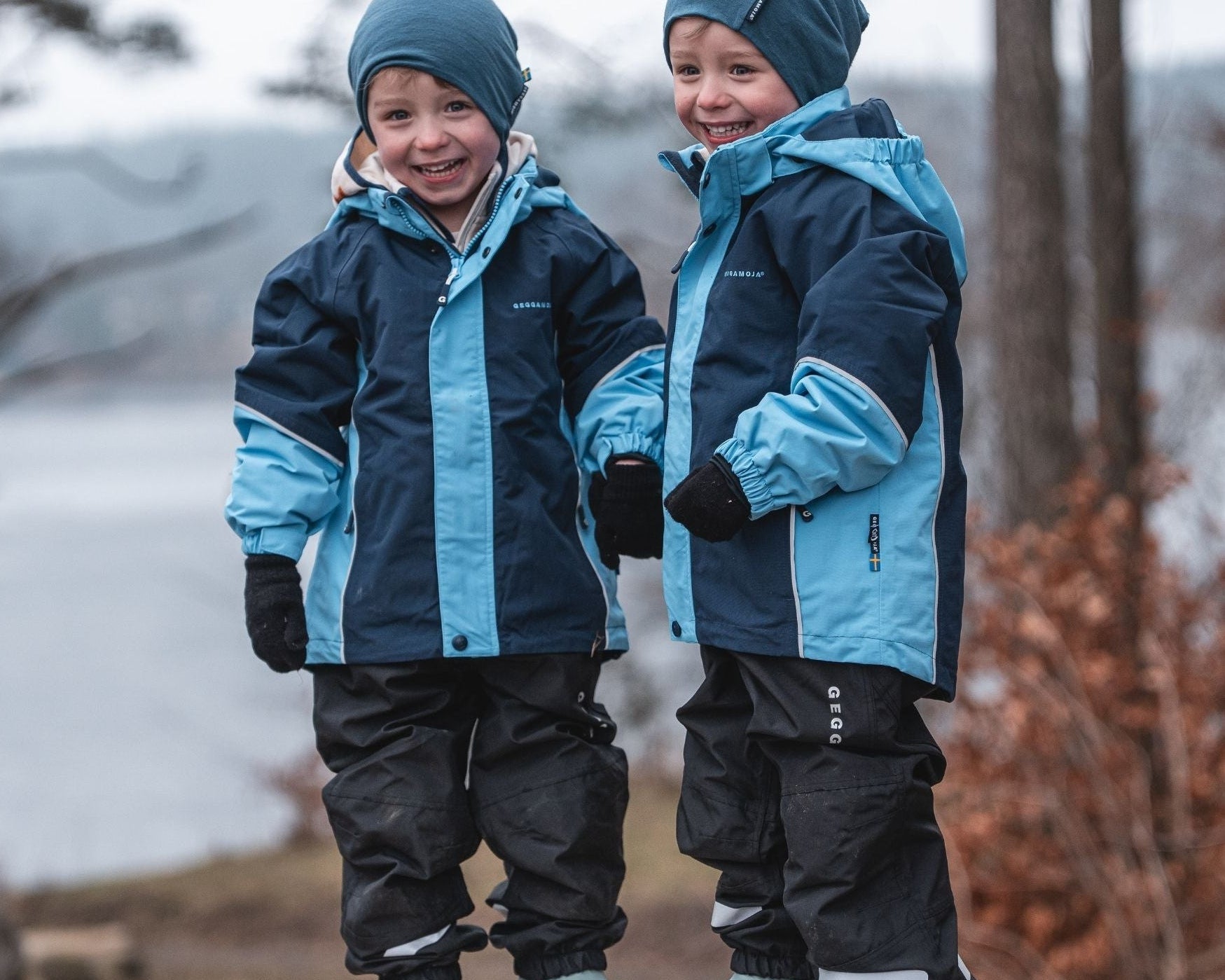 Vad är skillnaden mellan regnkläder & skalkläder?