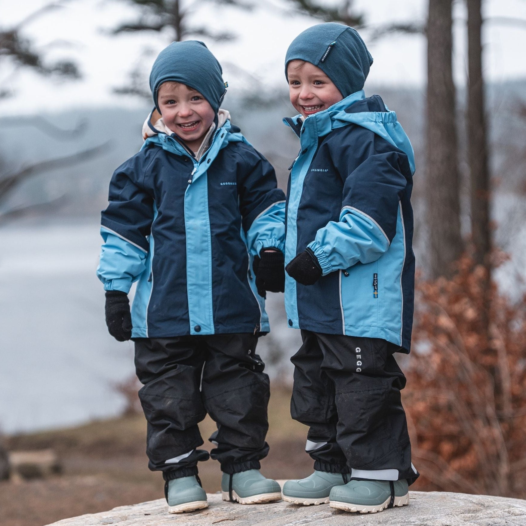 Vad är skillnaden mellan regnkläder & skalkläder?