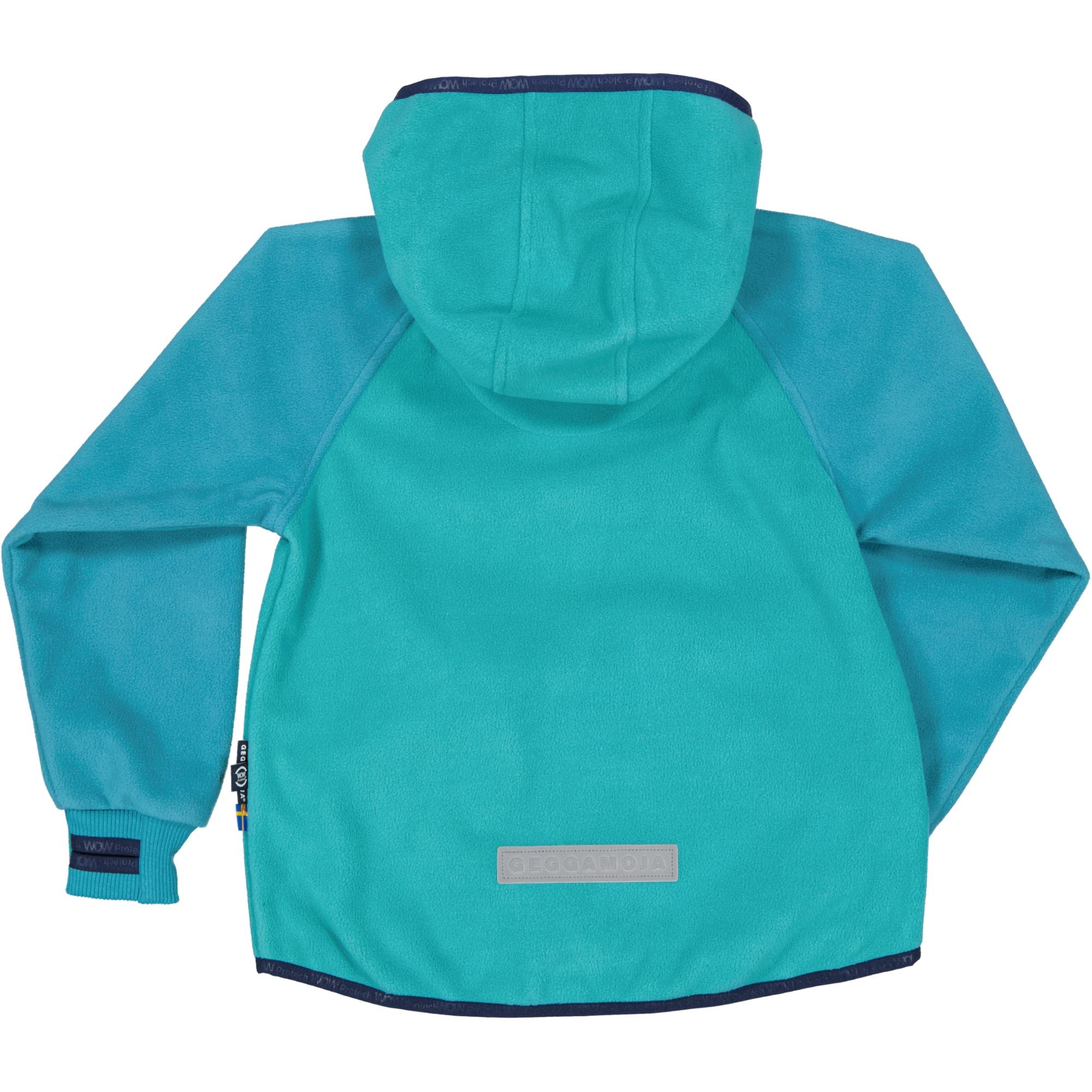 Petrolfarbene Windfleecejacke aus weichem Polyester mit Hufe von hinten von Geggamoja.