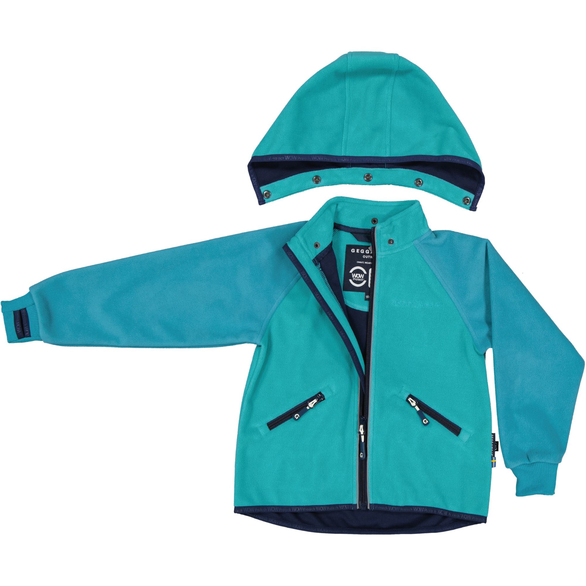 Petrolfarbene Windfleecejacke aus weichem Polyester mit abnehmbarer Kapuze und Reißverschluss von Geggamoja.
