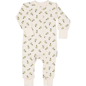 Beige pyjamas från Geggamoja i mjuk bambu med päronmönster och tvåvägsdragkedja.