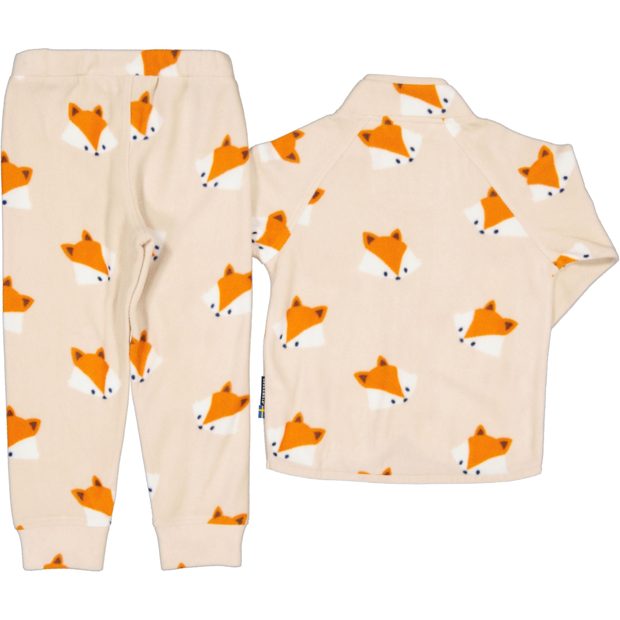Beige fleeceset med orange rävmönster sett bakifrån, mjuk jacka och byxa i fleece från Geggamoja.