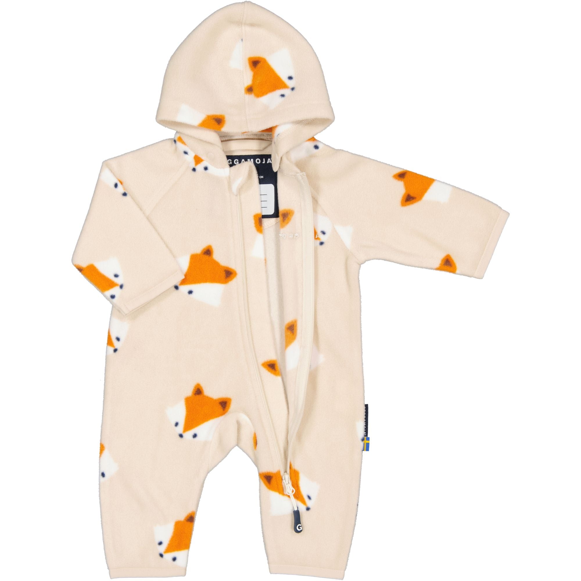 Beige fleeceoverall i mjuk fleece med rävtryck, luva och dragkedja från Geggamoja.