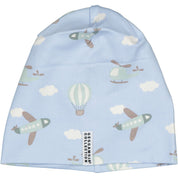 Blaue Kindermütze aus weichem Bambus mit verspieltem Flugzeugmuster von vorne von Geggamoja.