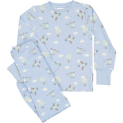 Ljusblå tvådelad pyjamas i mjuk bambu med flygplans- och helikoptermönster från Geggamoja.