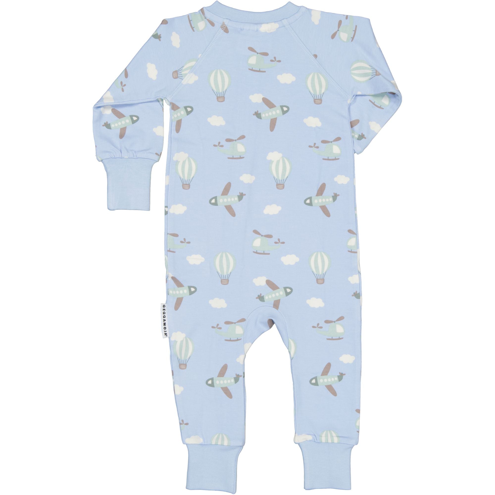 Blå pyjamas i myk bambus og økologisk bomull med flymønster sett bakfra fra Geggamoja.