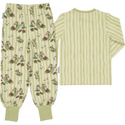 Green two-piece pyjamas with Pettson and Findus pattern, long sleeves and cuffs by Geggamoja.