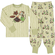 Green two-piece pyjamas with long sleeves, soft cuffs, and a Pettson and Findus pattern by Geggamoja.