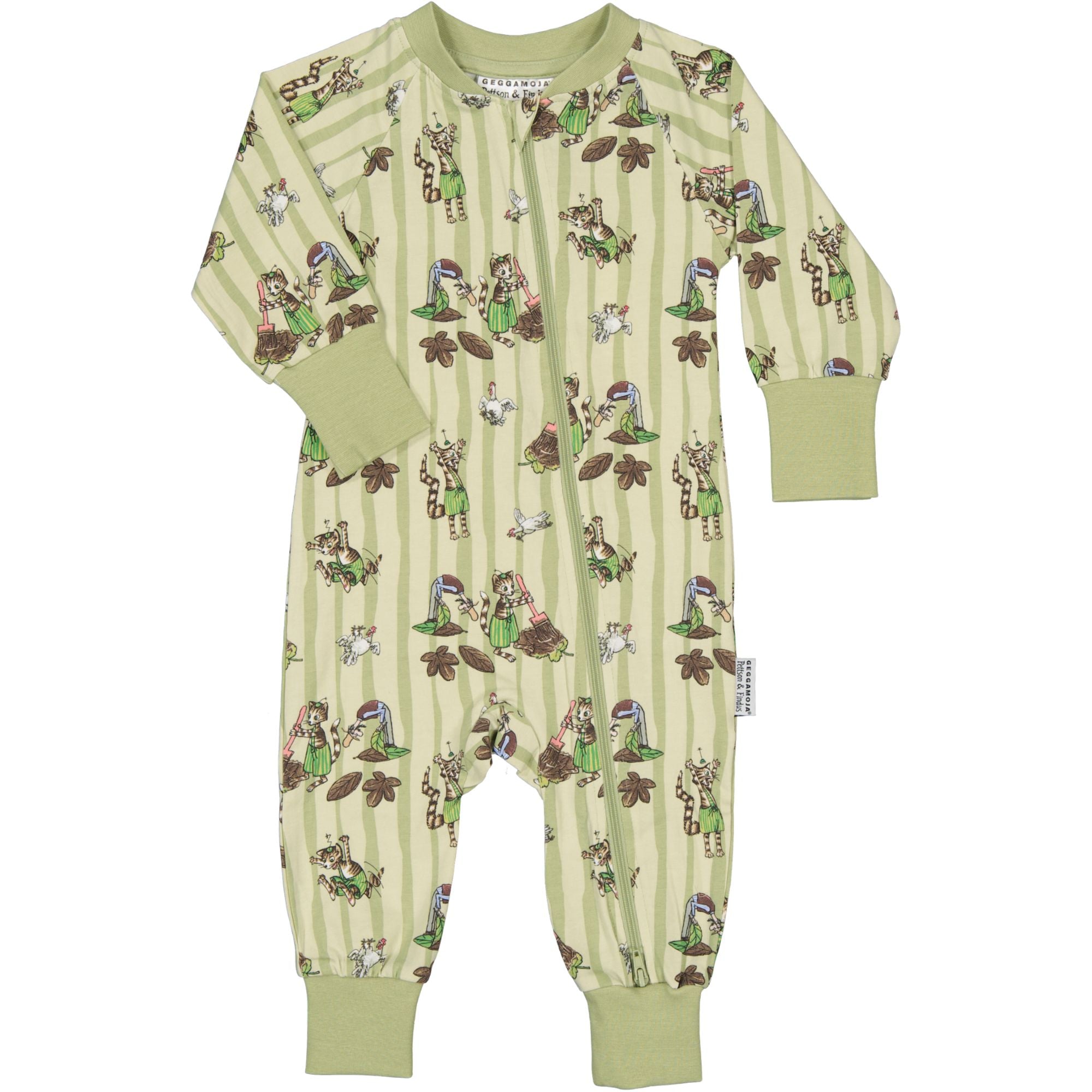 Grønnstripete pyjamas i økologisk bomull med Gubben og Katten-mønster, tovegs glidelås og mansjetter fra Geggamoja.