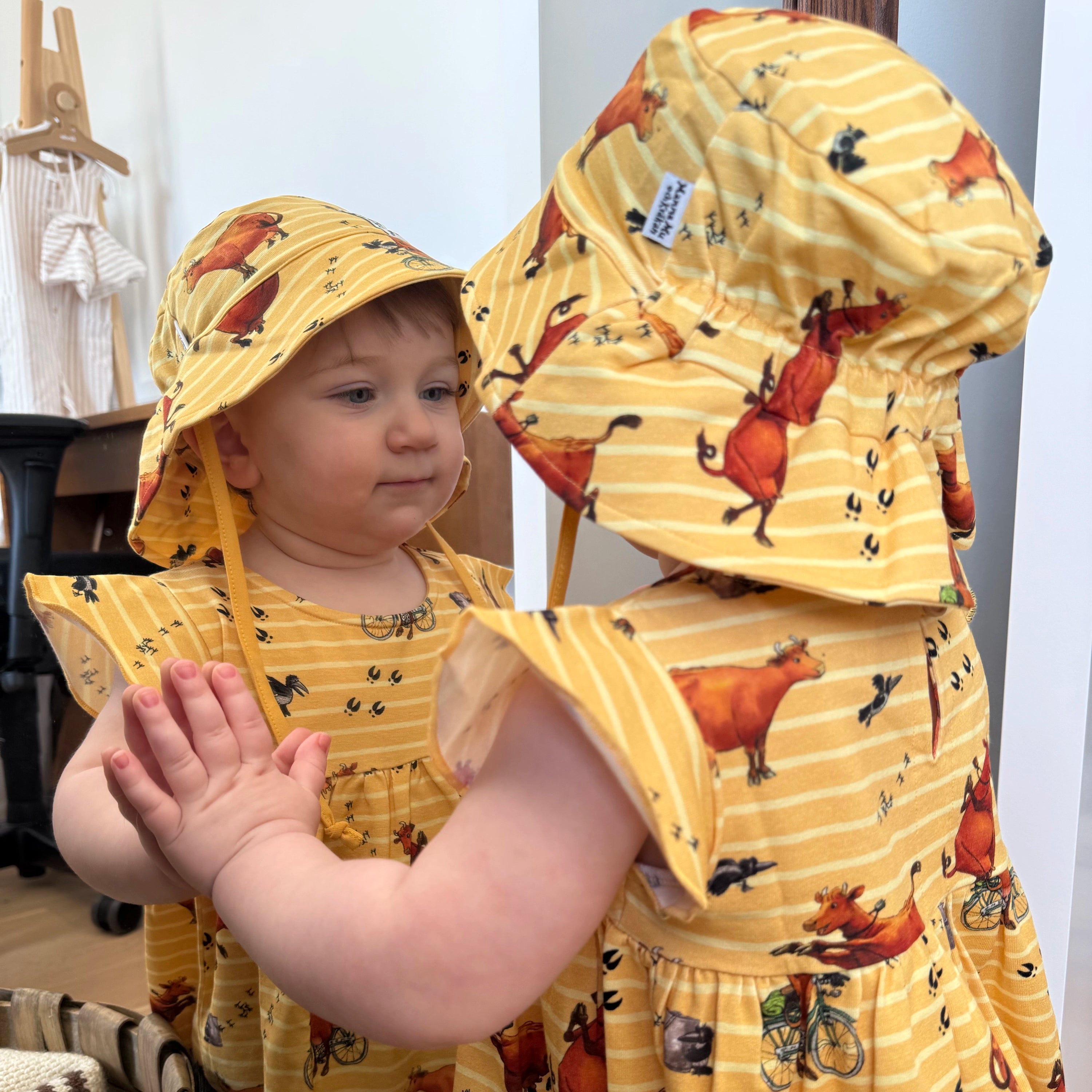 Solhatt Mamma mu och Kråkan Gul/Vit