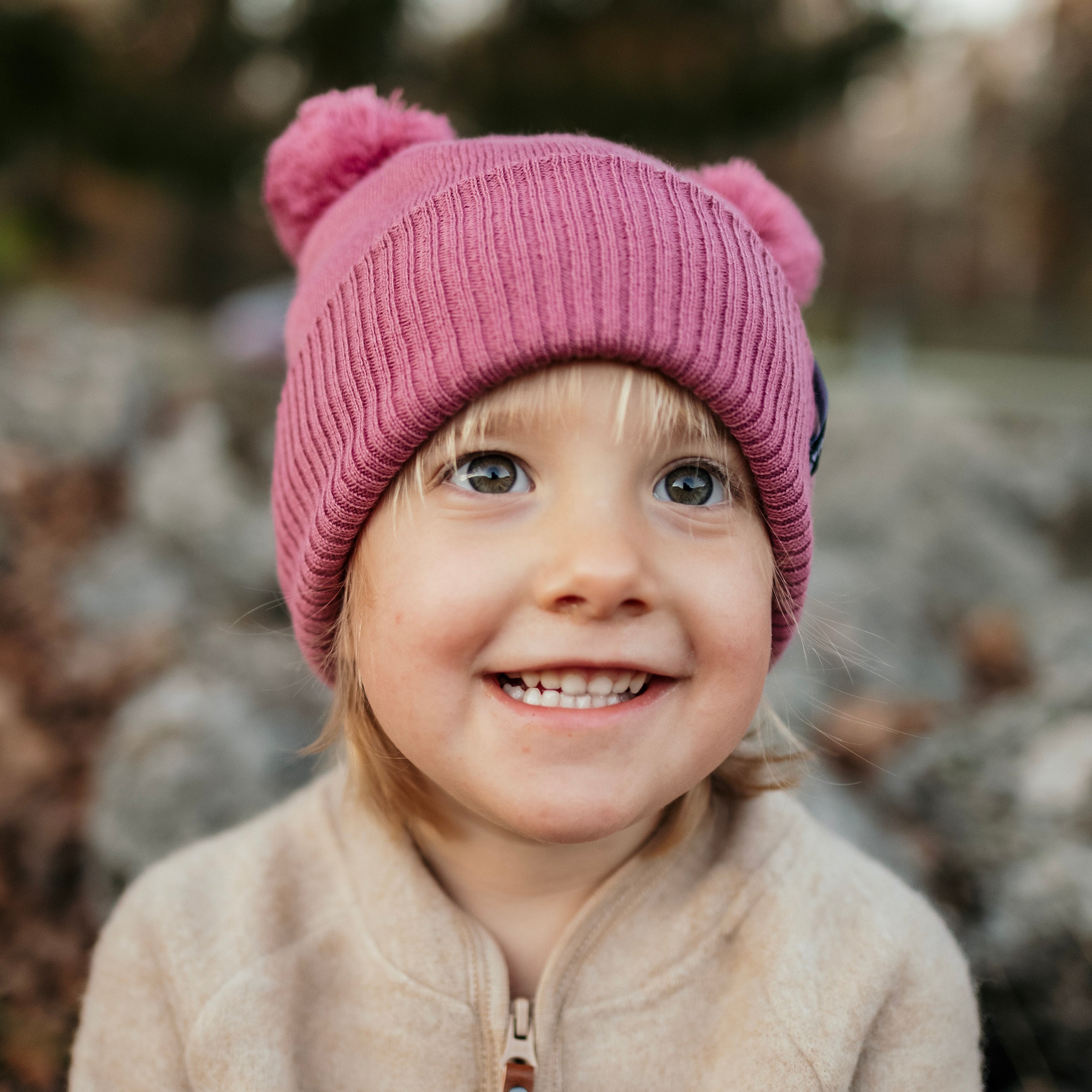 Stickad Mössa Tofsar Rosa