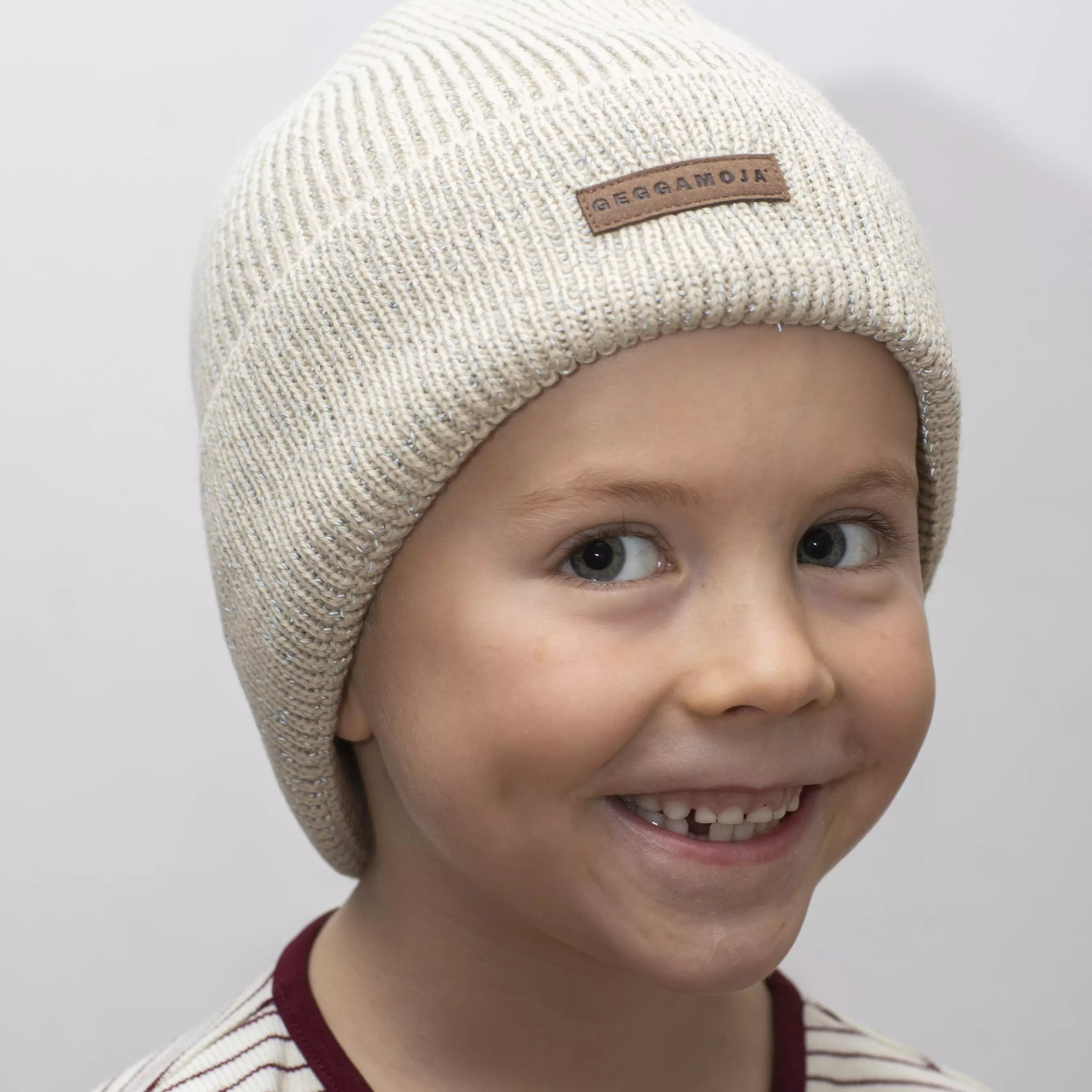 Knitted reflective hat Beige