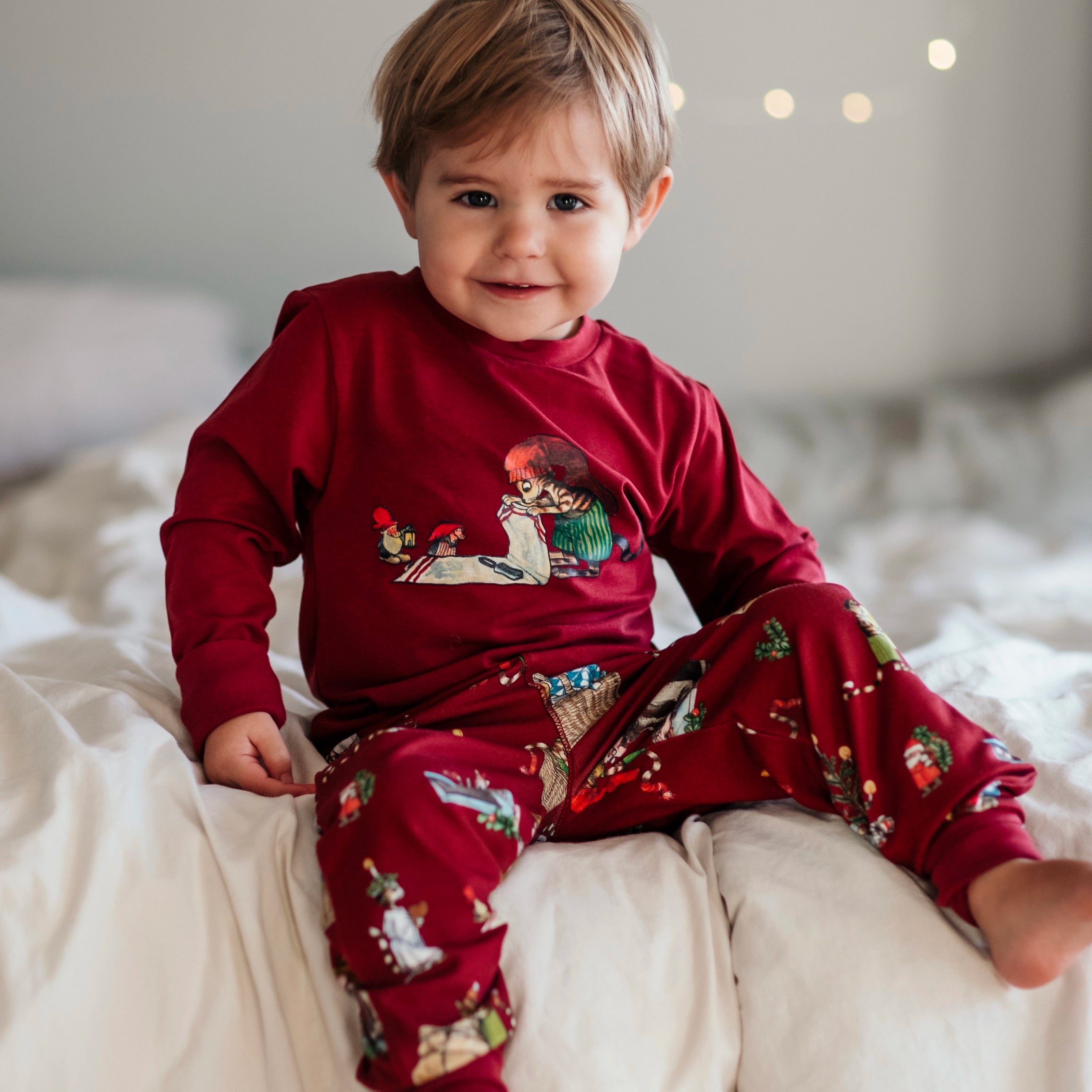 Pyjamas tvådelad Pettson och Findus Röd