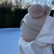 Gestrickte Mütze mit Bommel Beige