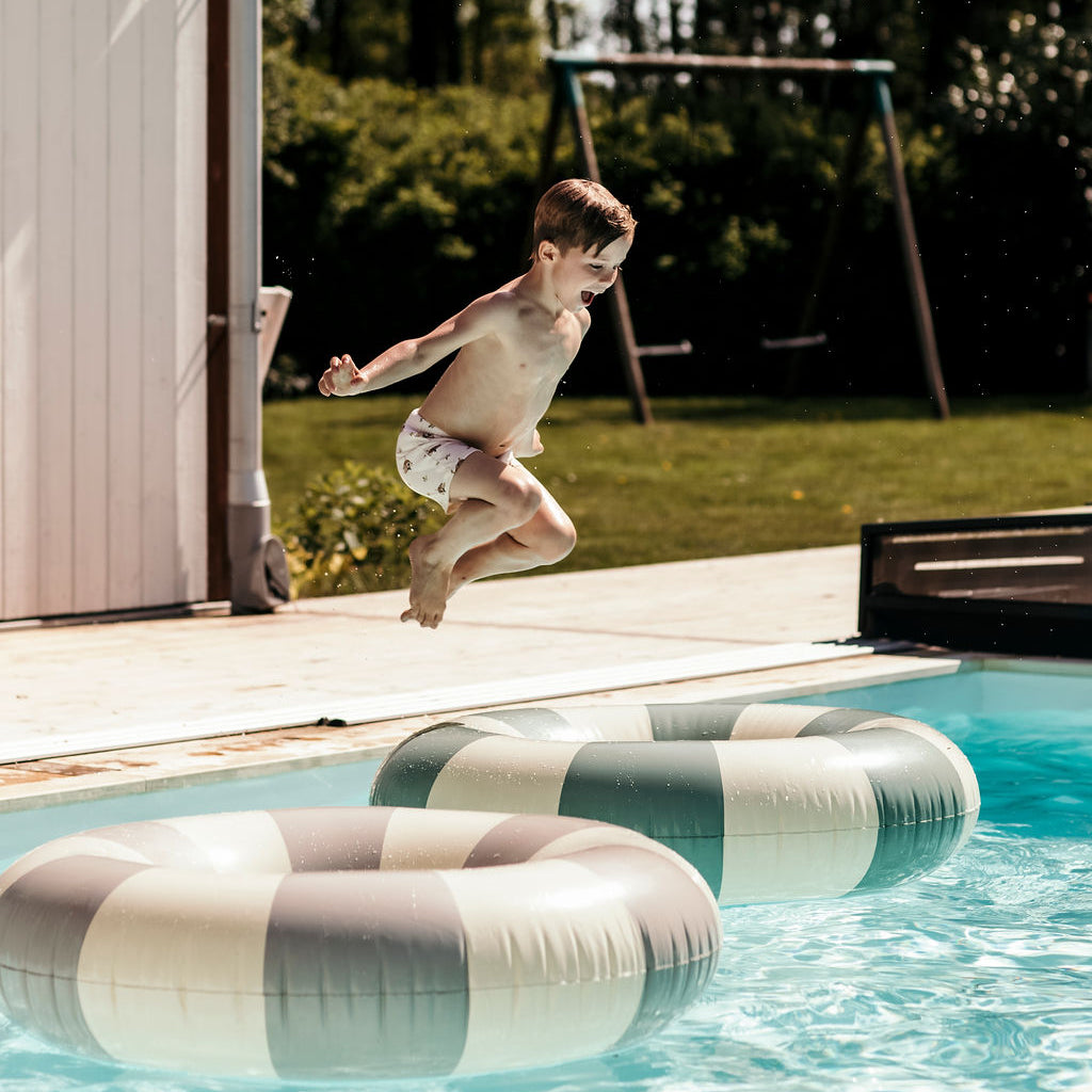 pool19_1.jpg