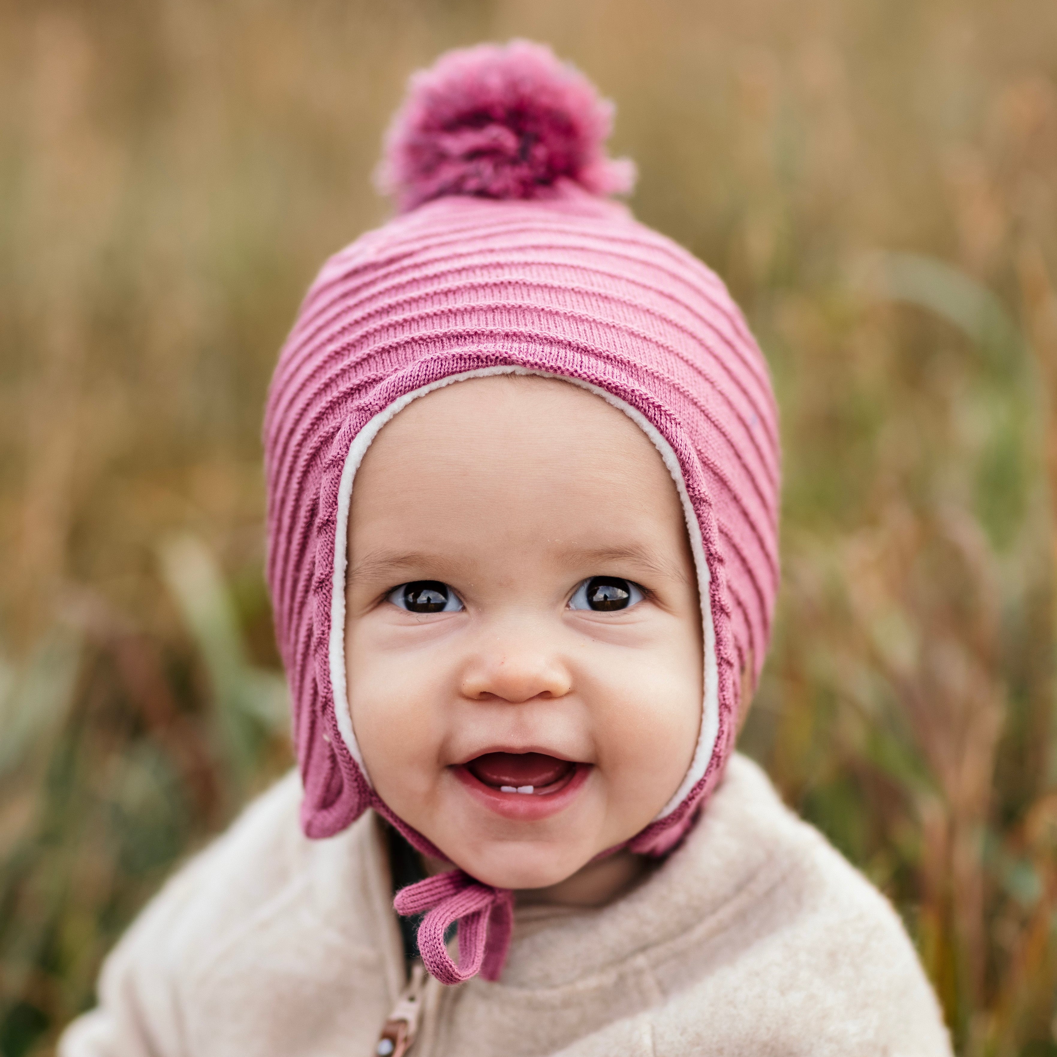 Strikket hjelmhette rosa